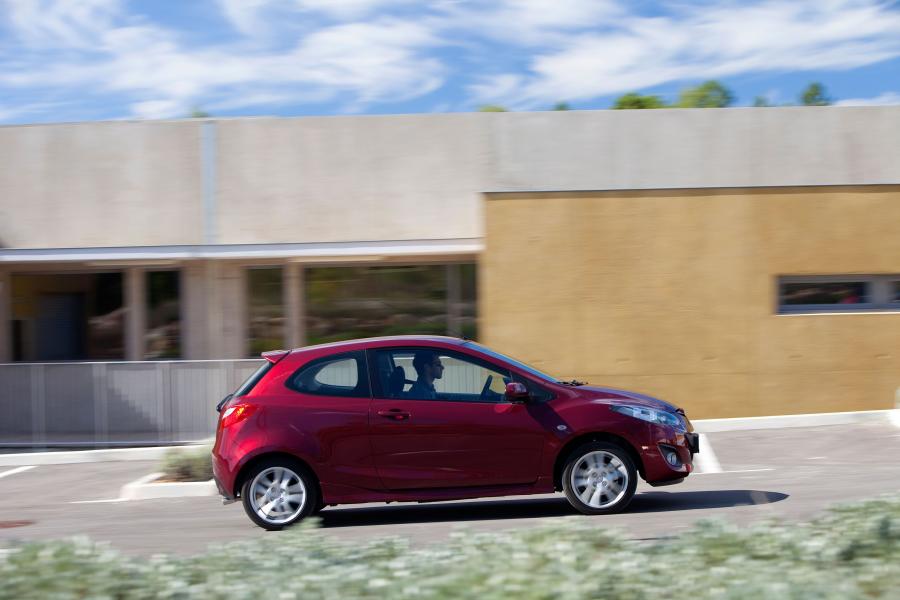  Mazda2 3-Door 2011 года  (фото 26 из 40)